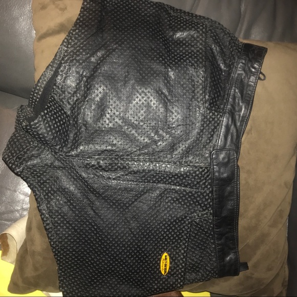 Harley Davidson leather shorts - Picture 3 of 7